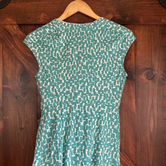 Boden dress in green and white print, size 4 Long - Picture 4 of 5